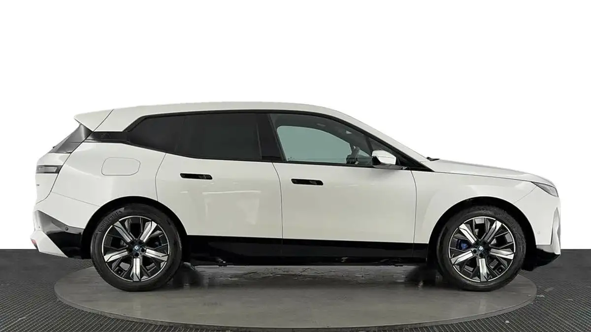 2022-bmw-ix-e-xdrive-50-m-sport-big-2