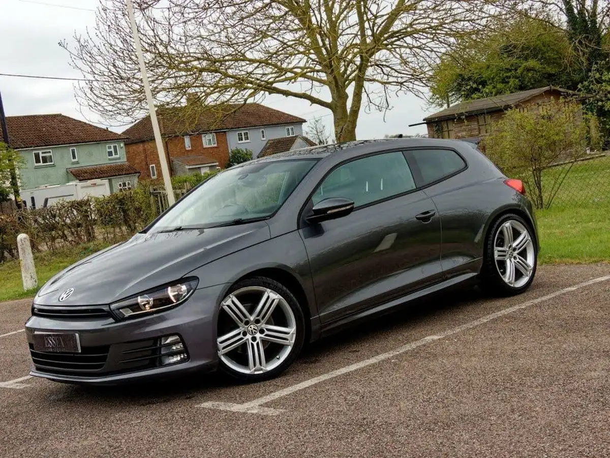 2016-volkswagen-scirocco-20-tsi-r-line-big-4