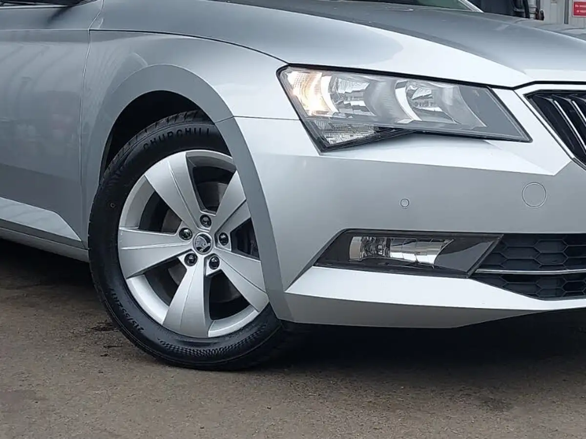 2016-skoda-superb-20tdi-se-business-hatchback-big-8