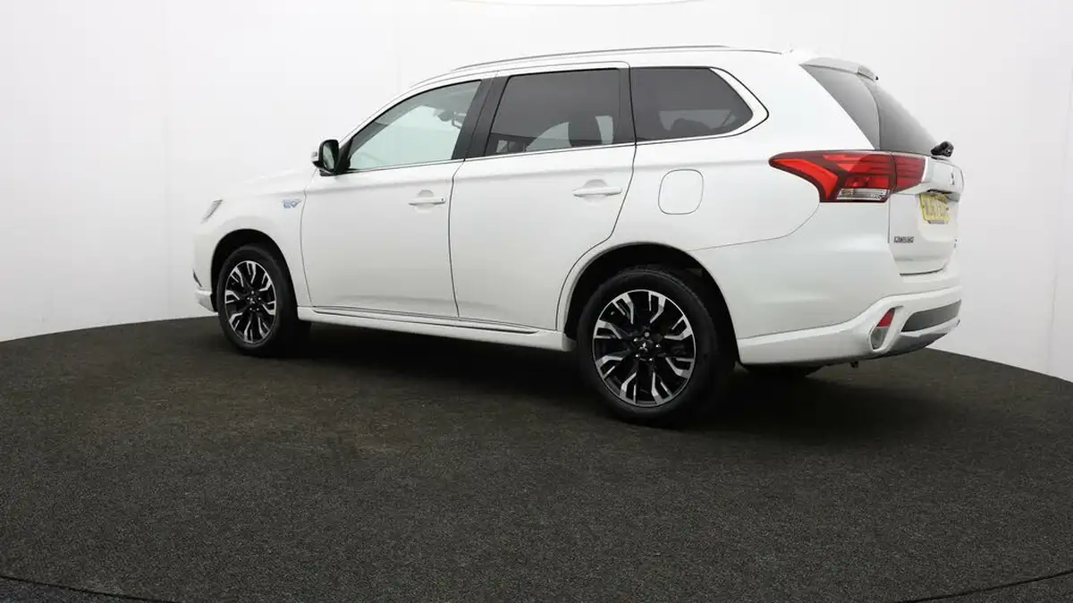 2017-mitsubishi-outlander-20-4h-phev-big-73