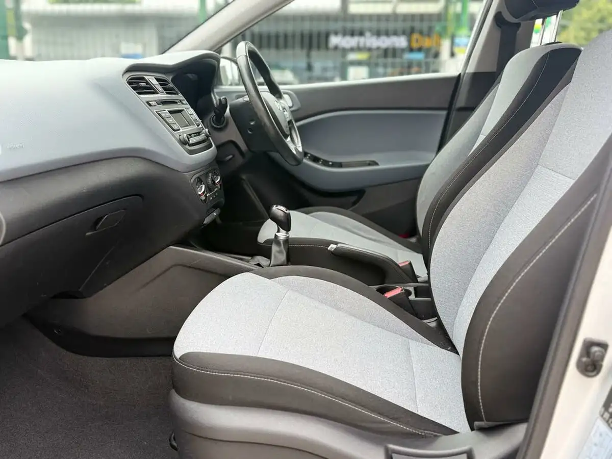 2016-hyundai-i20-12-blue-drive-se-hatchback-5d-big-23