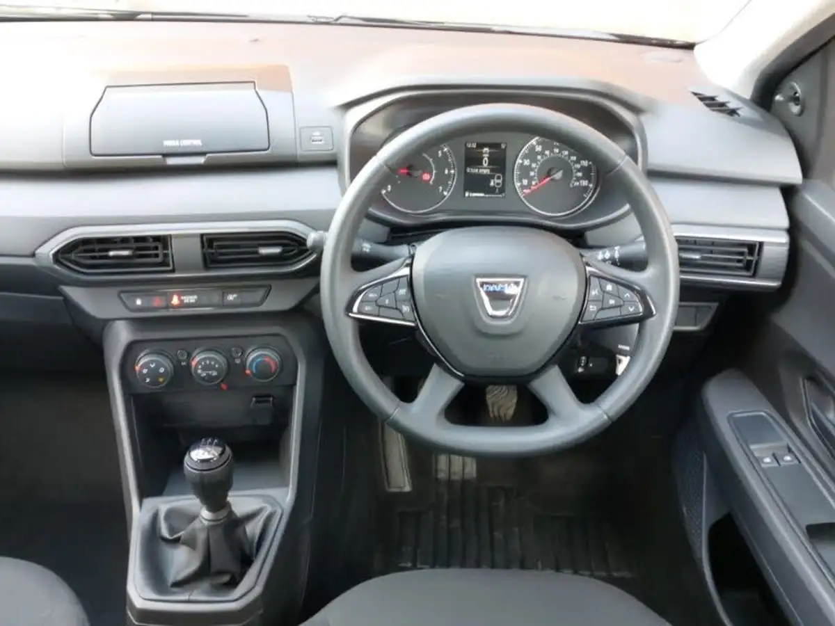 2022-dacia-sandero-10-sce-essential-big-6