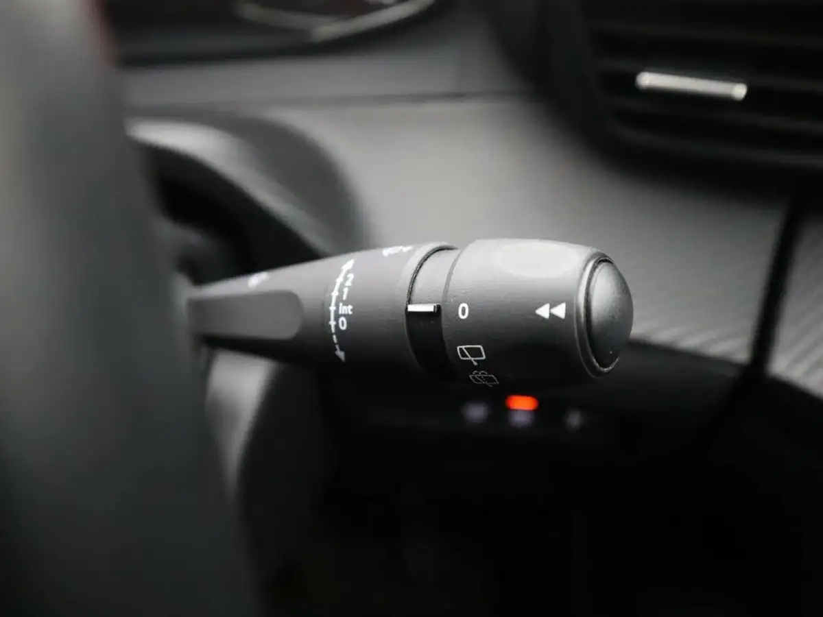 2022-peugeot-208-12-puretech-active-premium-75bhp-big-33