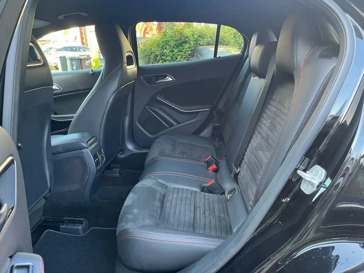 2017-mercedes-benz-gla-class-21d-gla-200d-amg-line-ss-big-15