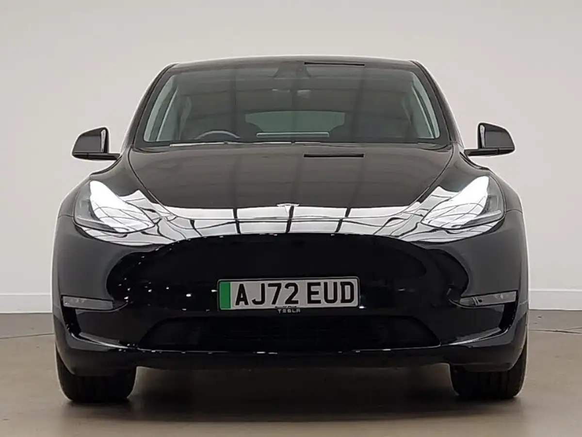 2022-tesla-model-y-e-long-range-big-11