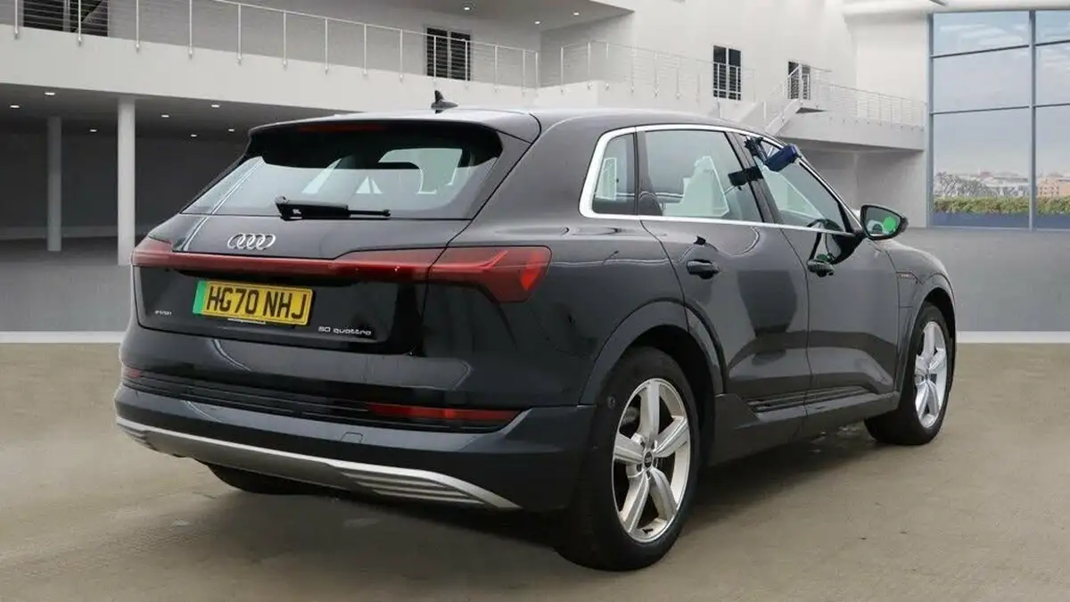 2021-audi-e-tron-50e-technik-station-wagon-big-3