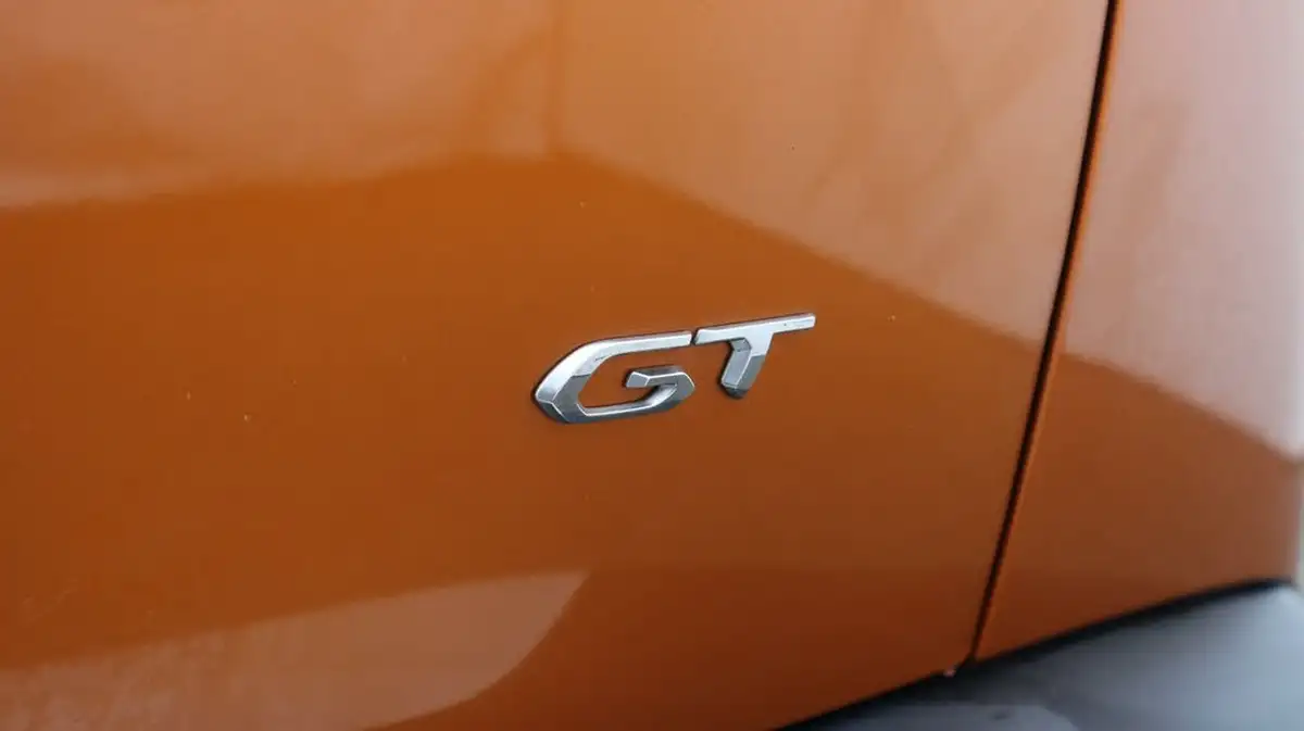 2021-peugeot-2008-suv-15-bluehdi-gt-big-23