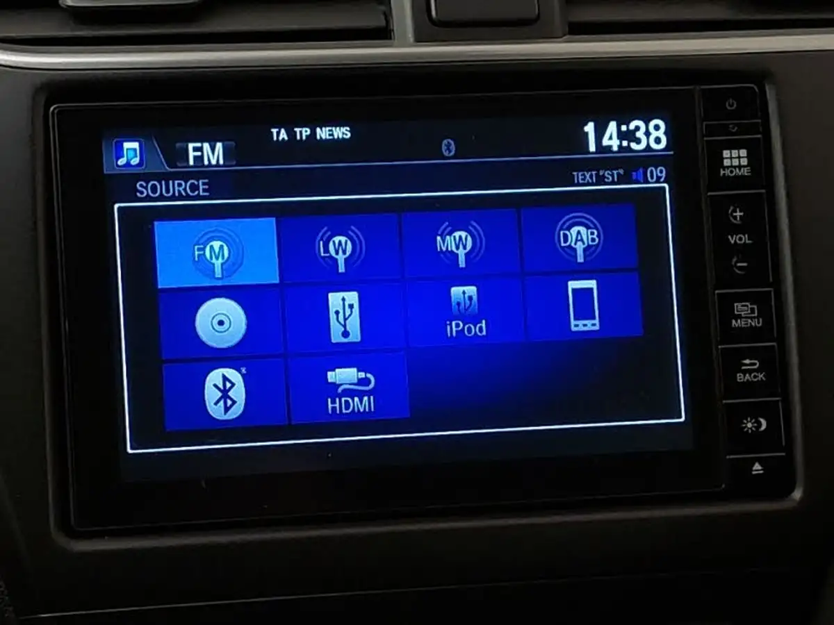2015-honda-civic-16-i-dtec-sr-honda-connect-with-navi-tourer-big-10