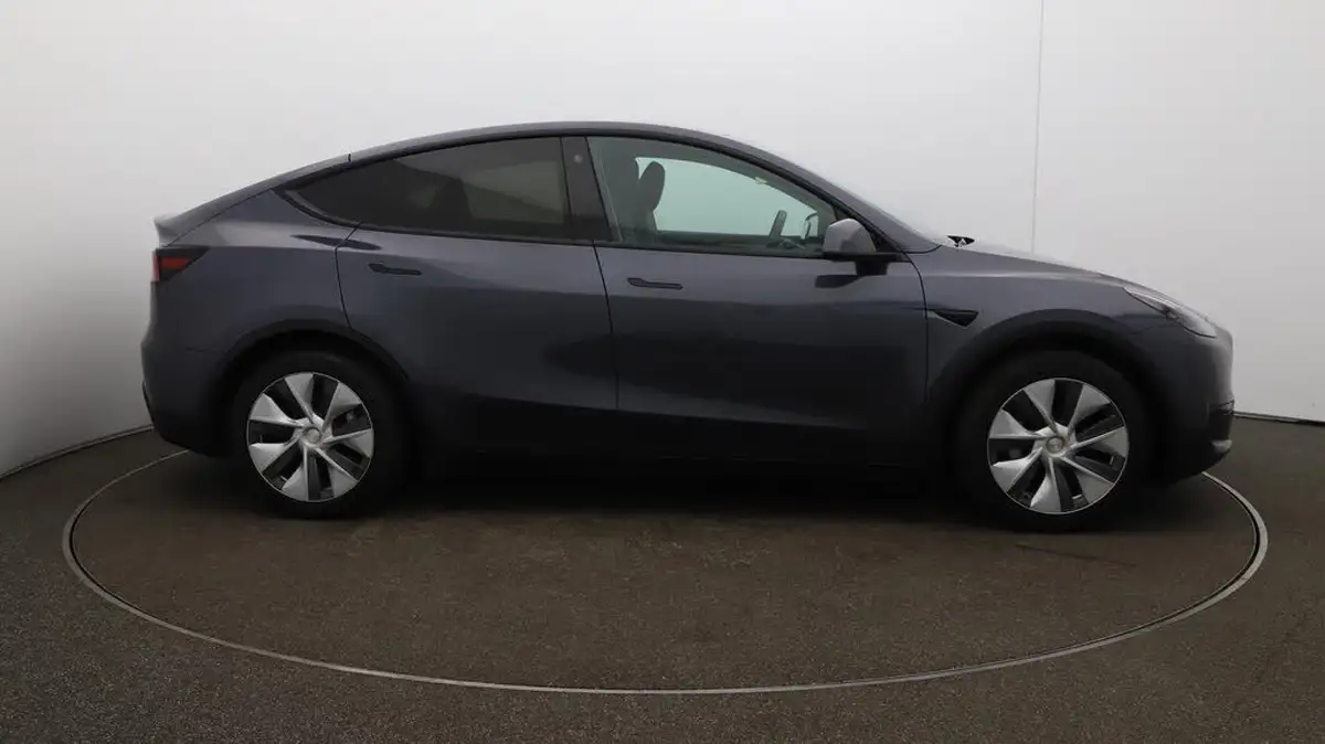 2023-tesla-model-y-e-rwd-big-47