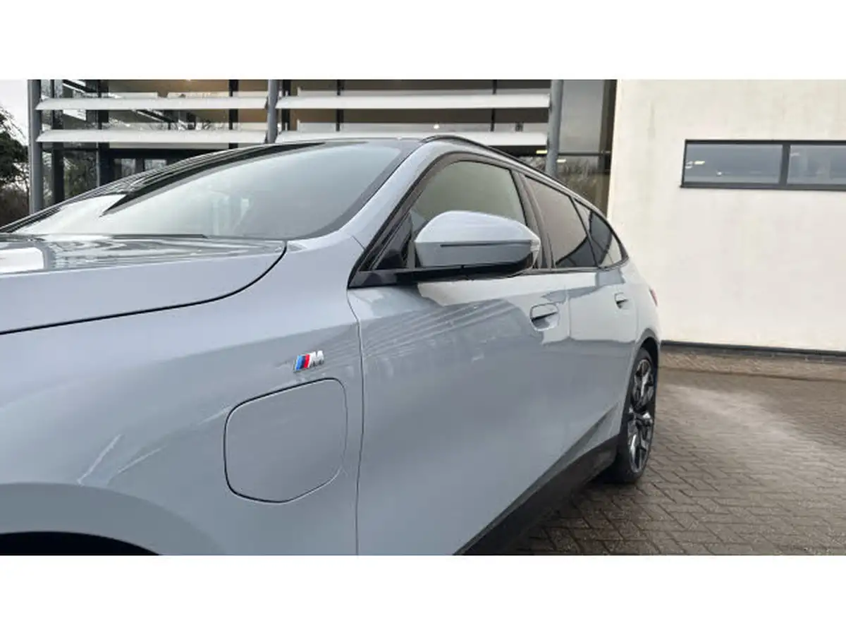 2025-bmw-5-series-20-530e-m-sport-pro-touring-5d-big-28