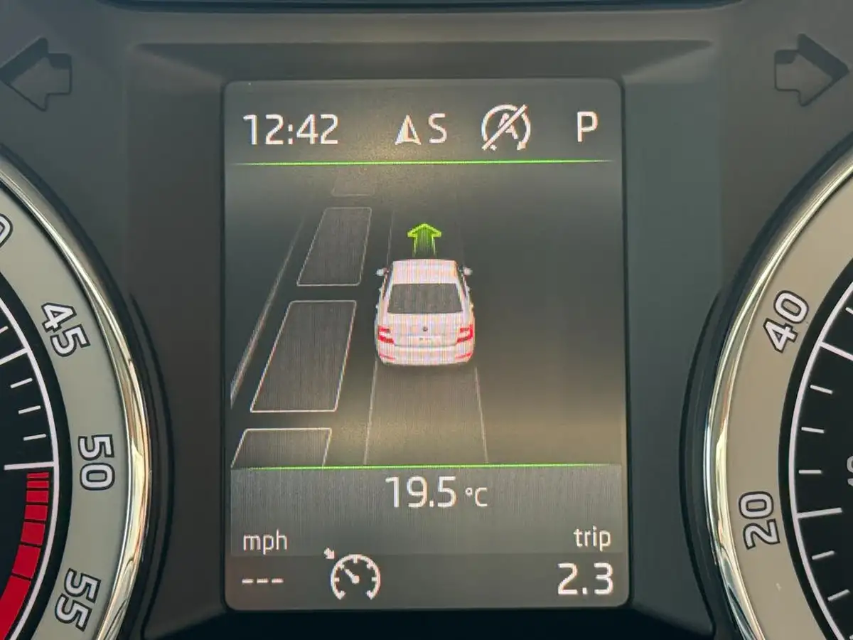 2017-skoda-octavia-16tdi-se-l-115ps-hatchback-1596cc-dsg-big-23