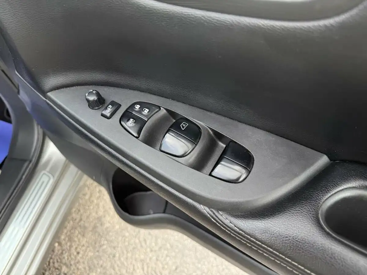 2015-nissan-pulsar-12-tekna-xtronic-big-23