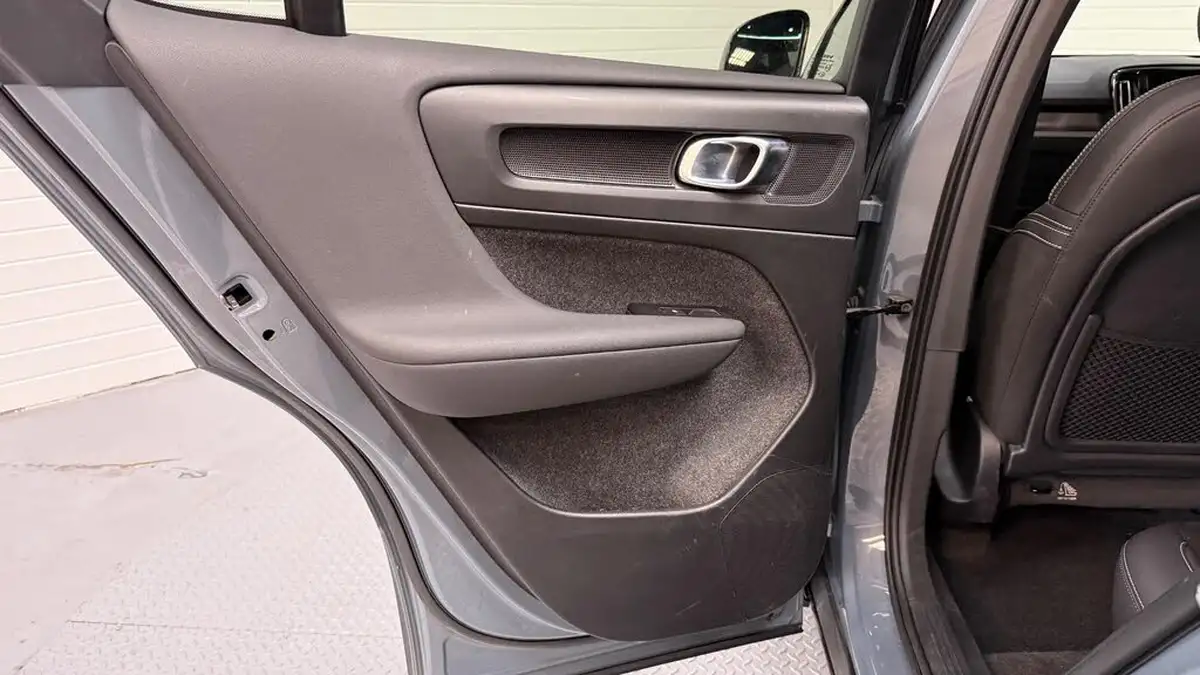 2022-volvo-c40-e-twin-recharge-pro-big-38
