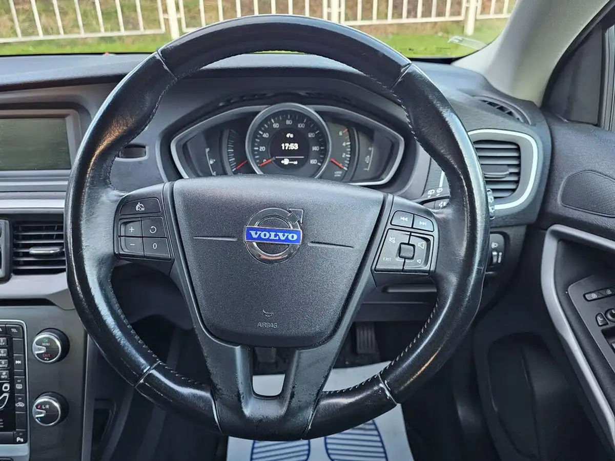 2015-volvo-v40-16td-d2-es-big-49