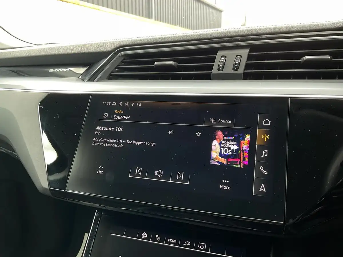 2022-audi-e-tron-55e-technik-station-wagon-big-35