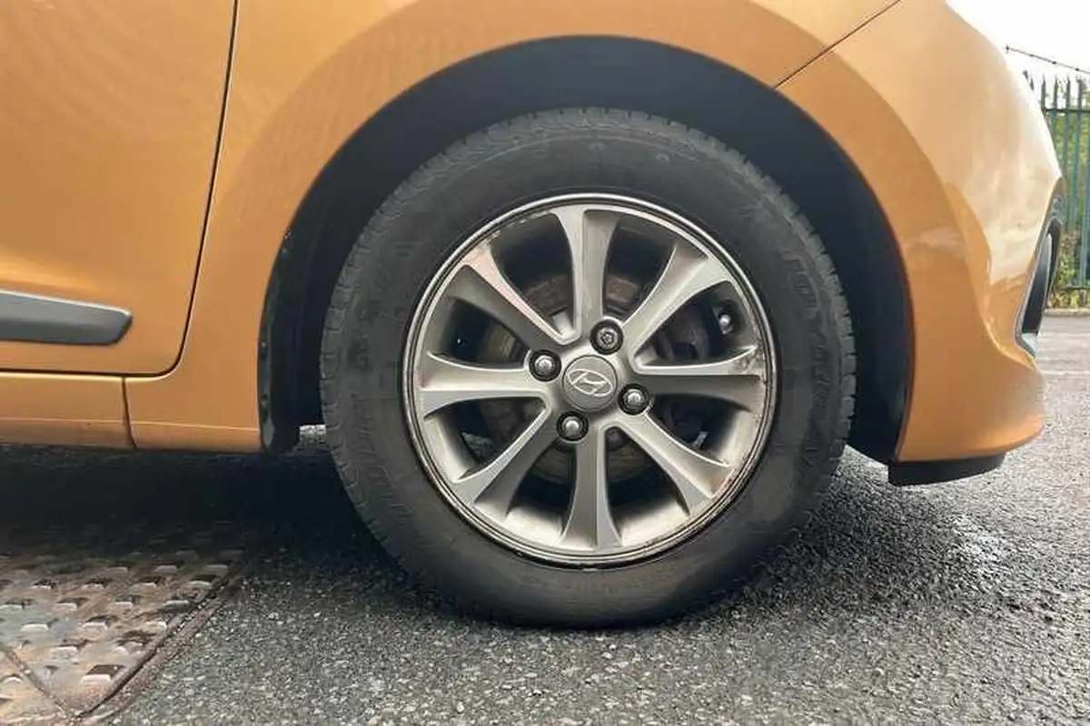 2014-hyundai-i10-10-premium-big-8