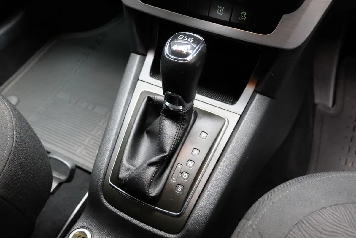 2015-skoda-yeti-20tdi-black-edition-dsg-big-15