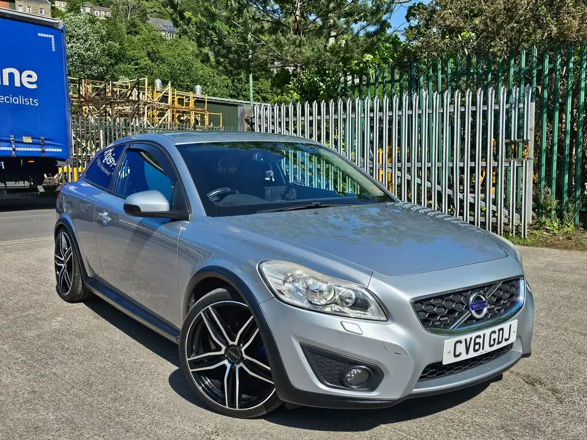 2011-volvo-c30-16td-se-lux-115bhp-big-0
