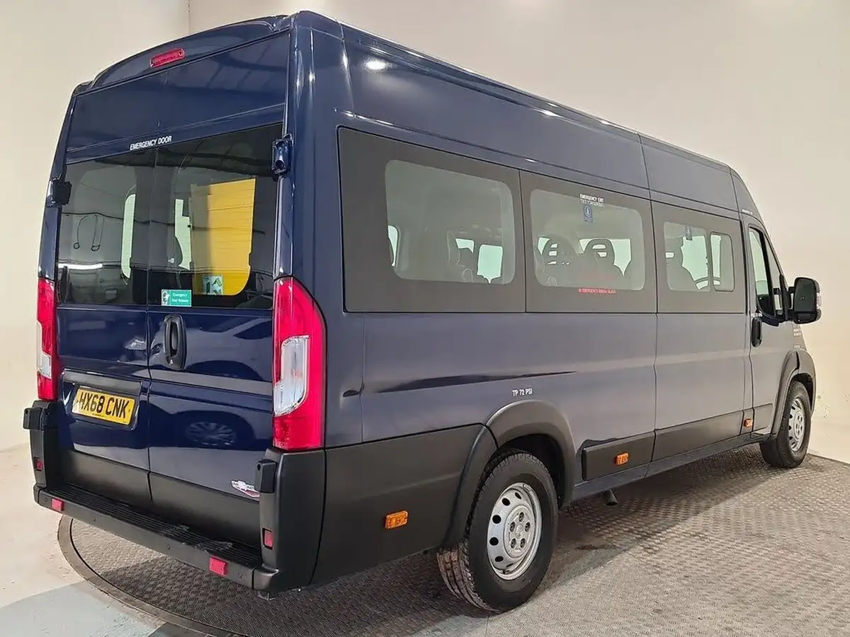 2018-peugeot-boxer-20-bluehdi-440-l4-h2-130-window-big-25