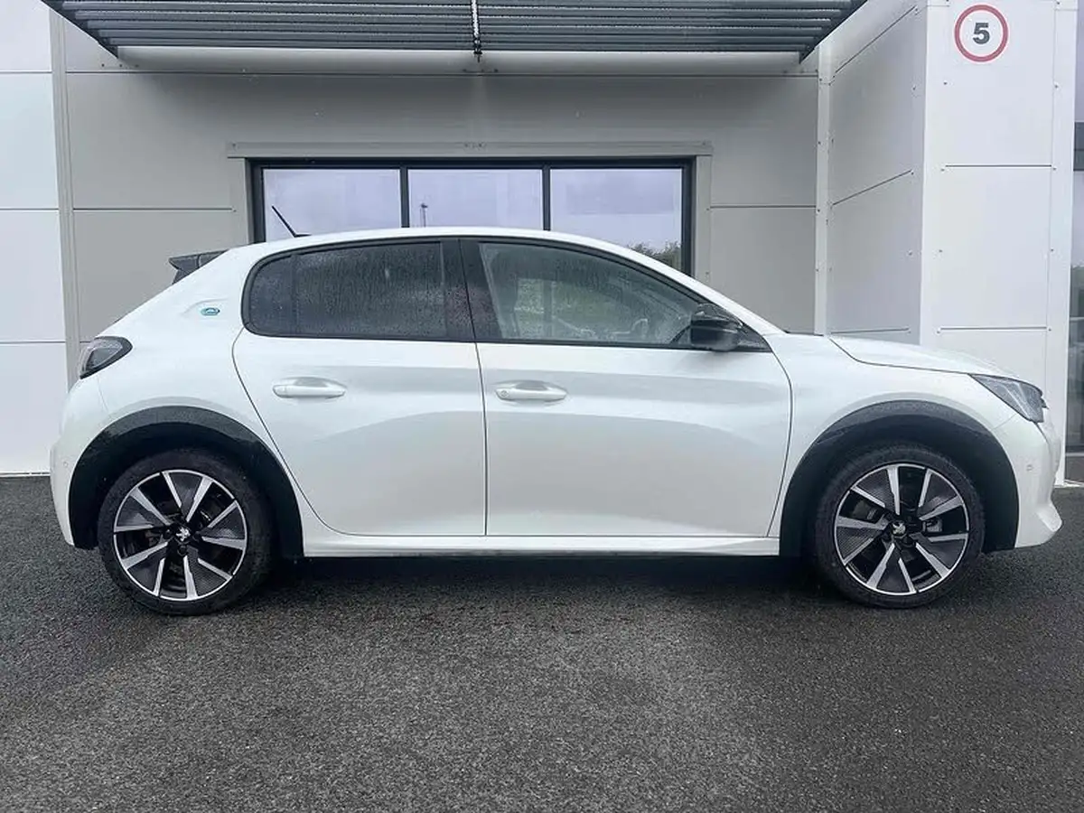 2021-peugeot-208-e-gt-50kwh-big-5