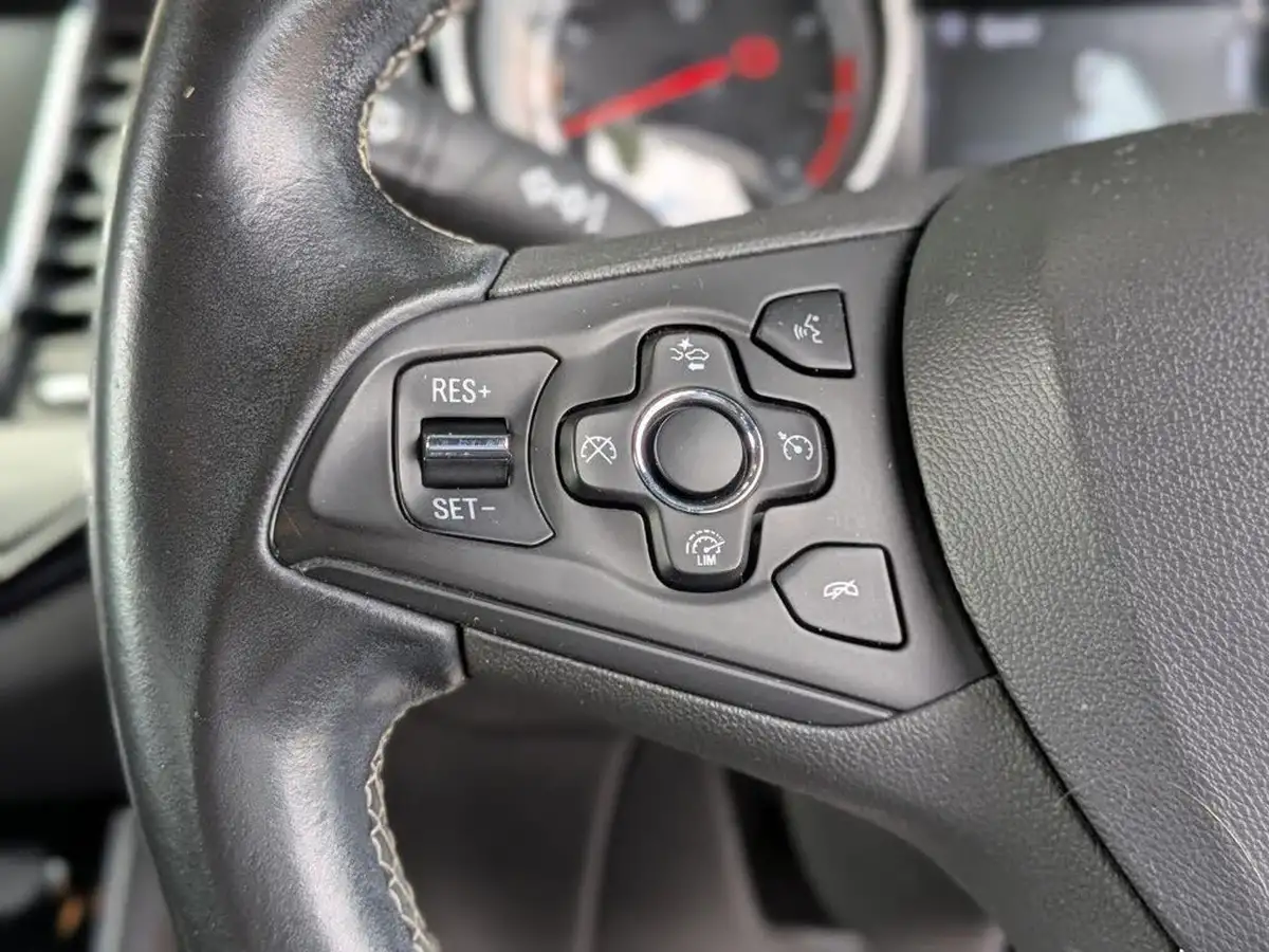 2017-vauxhall-astra-14i-16v-turbo-sri-vx-line-nav-big-34