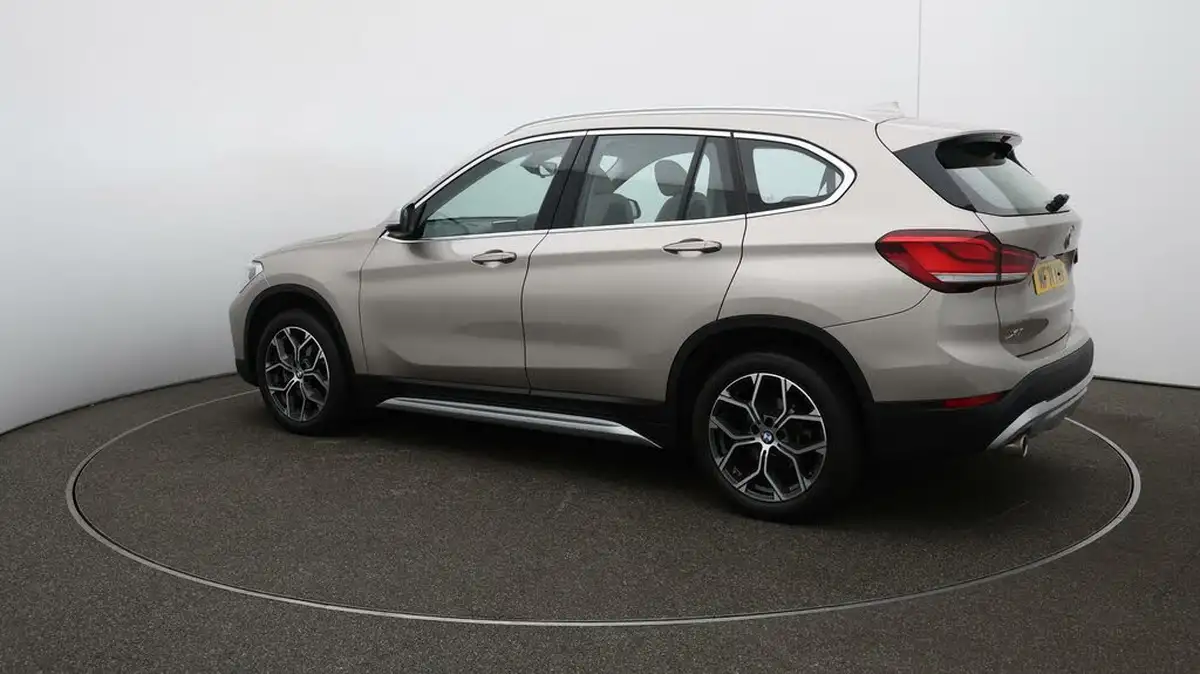 2021-bmw-x1-15-sdrive18i-xline-dct-big-39