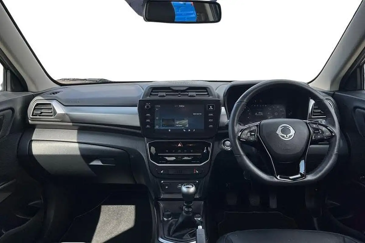 2024-kgm-ssangyong-tivoli-15-k40-big-9