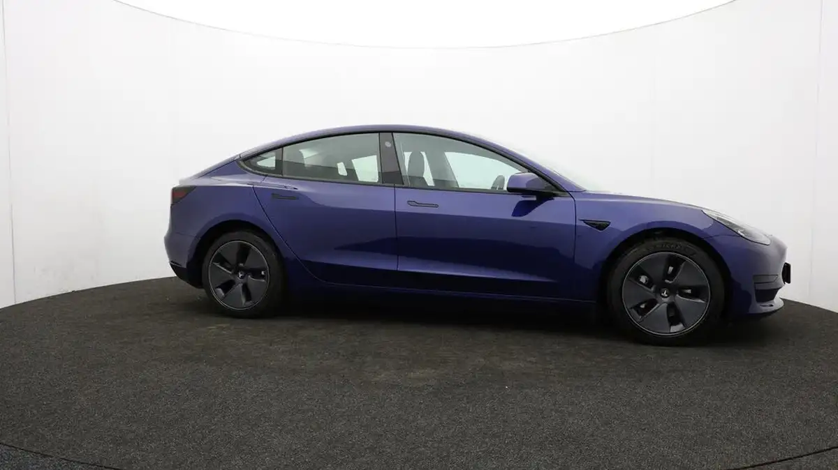 2022-tesla-model-3-e-rwd-big-43