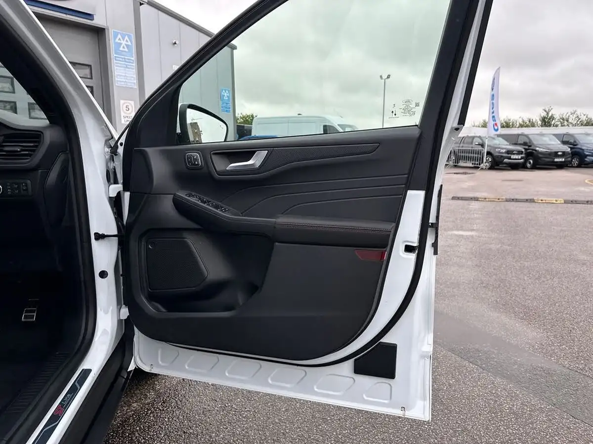 2024-ford-kuga-25t-st-line-180ps-fhev-big-34
