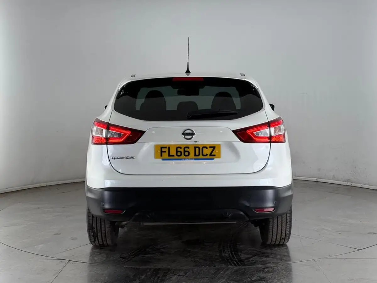 2016-nissan-qashqai-12-dig-t-n-connecta-xtronic-cvt-big-8