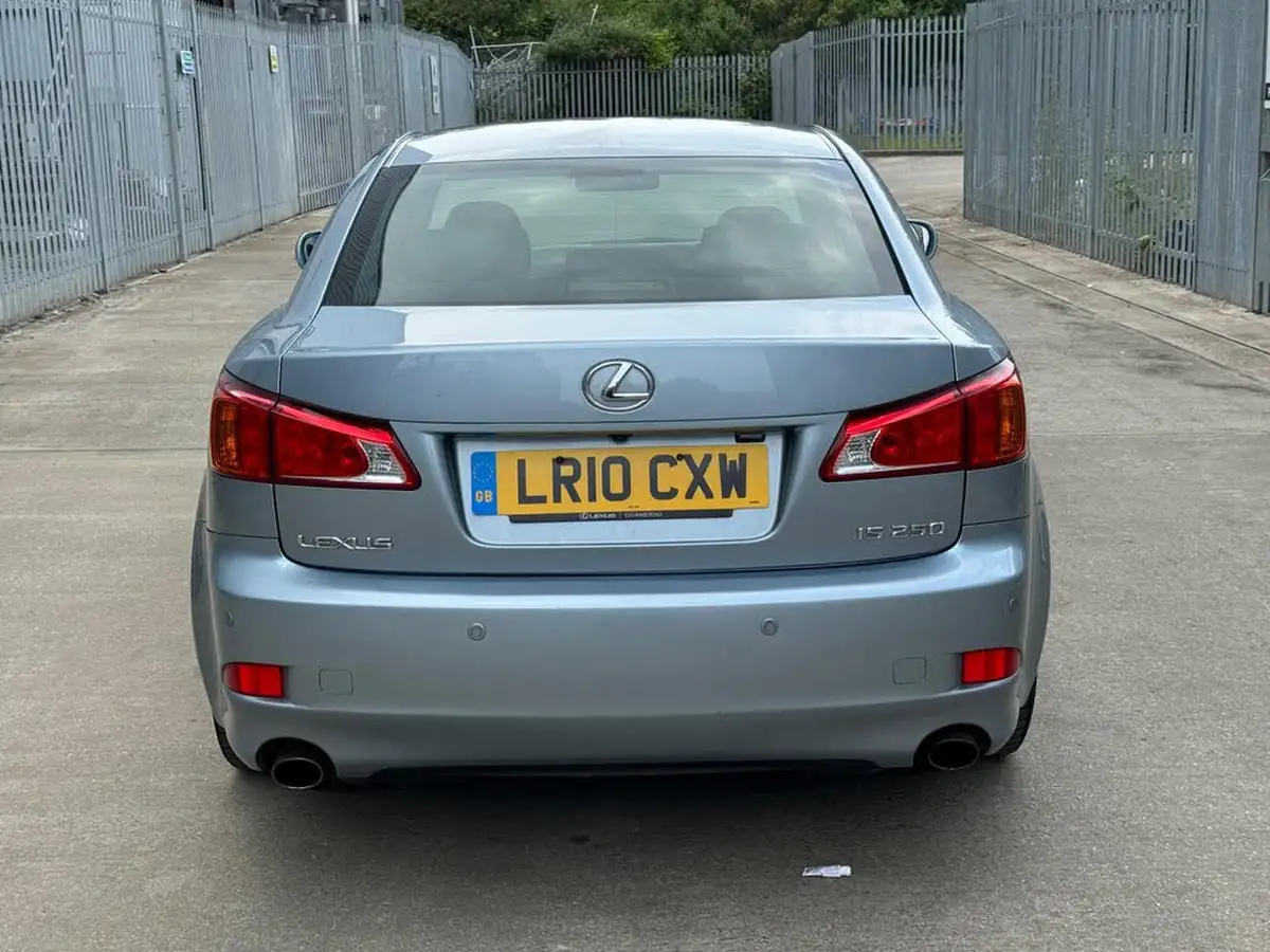 2010-lexus-is-250-25-se-i-dab-saloon-4d-auto-big-8