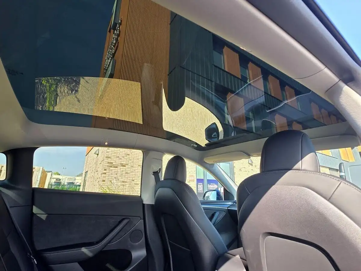 2022-tesla-model-y-e-long-range-big-16