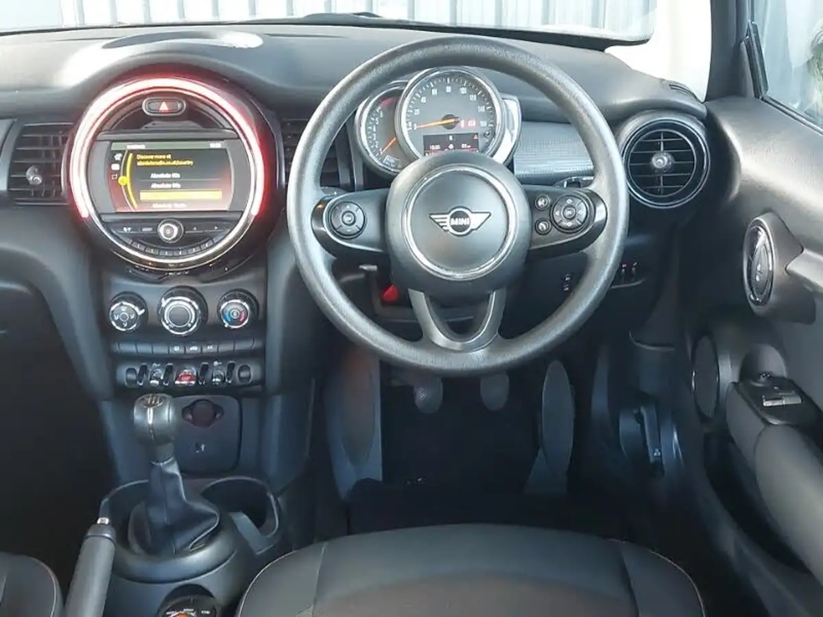 2020-mini-cooper-15-cooper-classic-nav-hatchback-3d-big-6