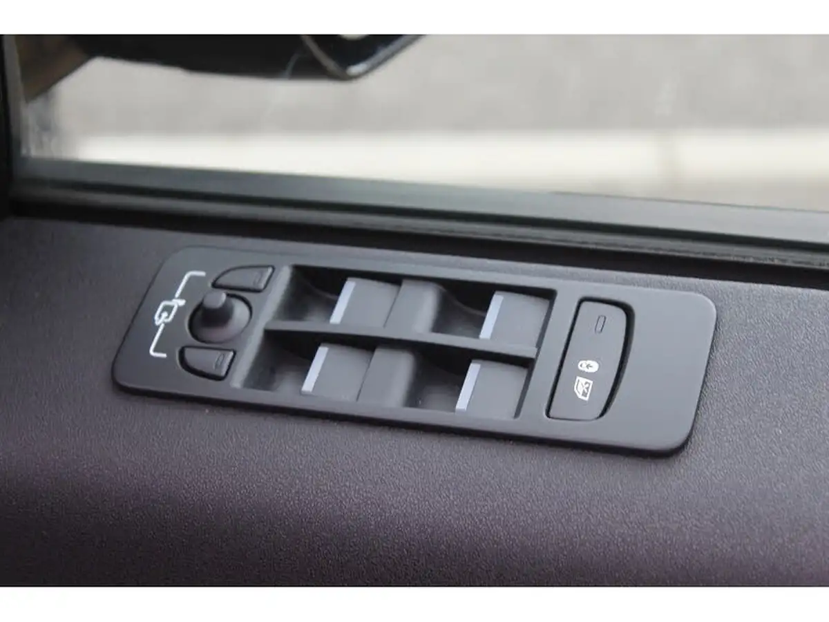2021-land-rover-discovery-sport-20-p290-black-big-31