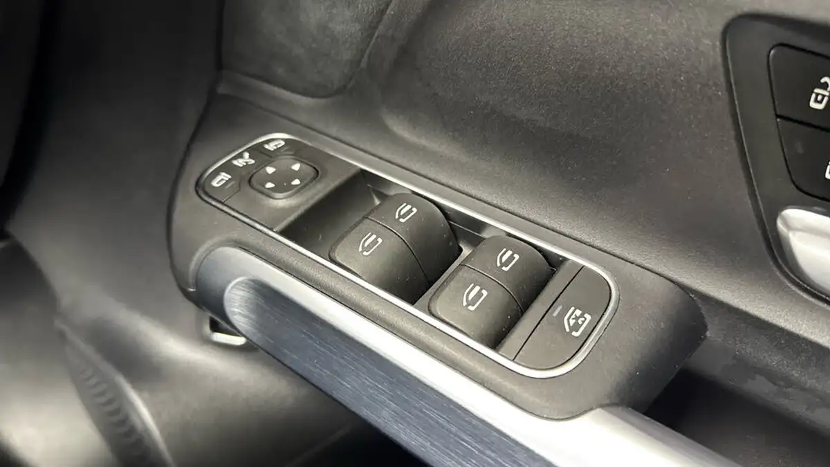 2022-mercedes-benz-eqb-e-eqb-300-amg-line-big-24