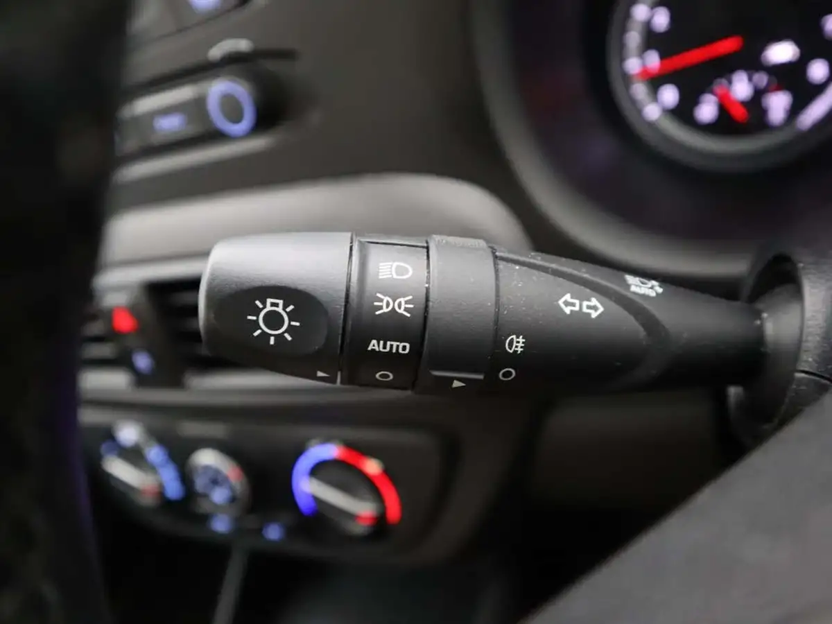 2020-hyundai-i10-10-se-big-29