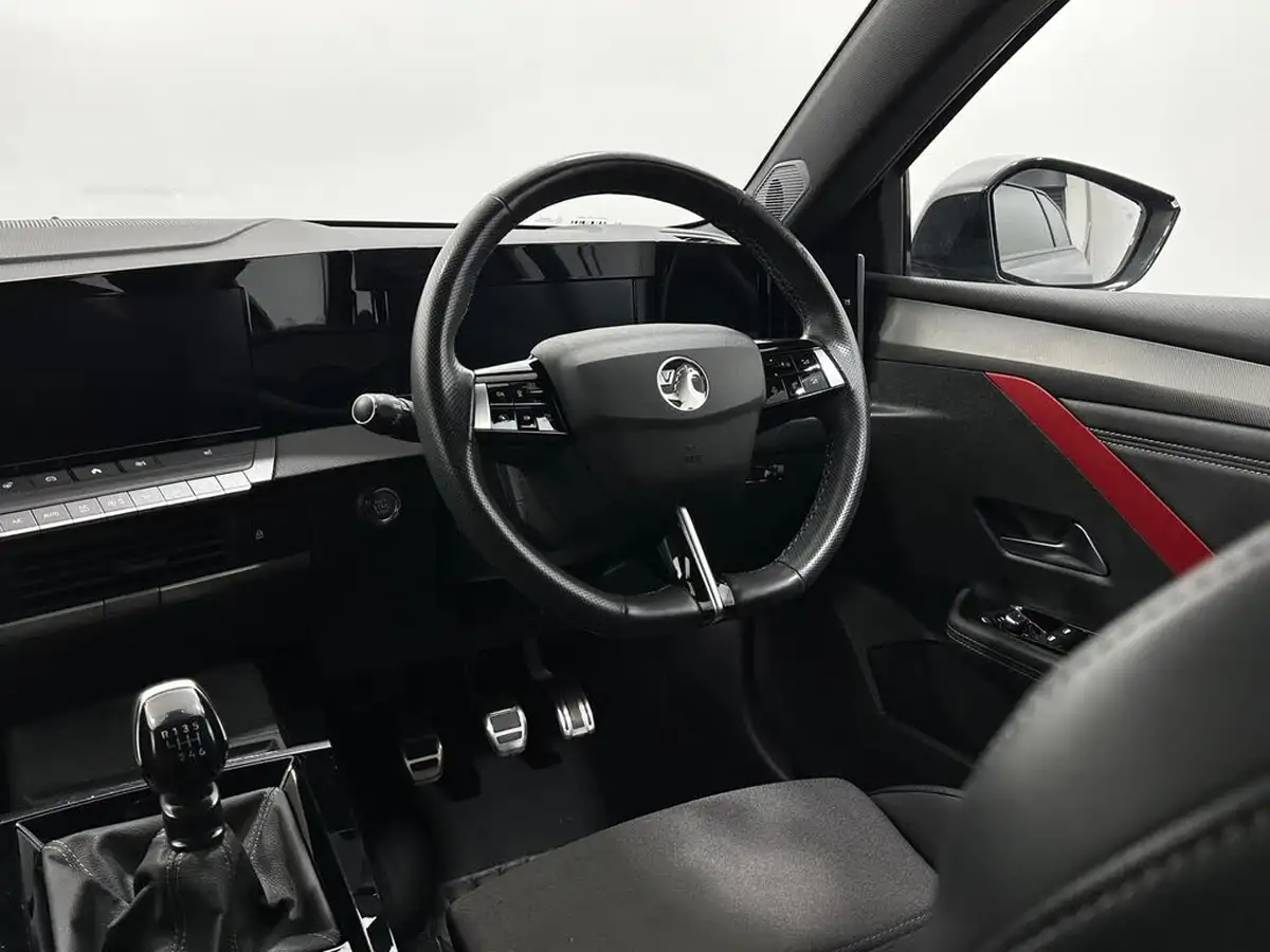 2022-vauxhall-astra-12-turbo-gs-line-hatchback-big-10