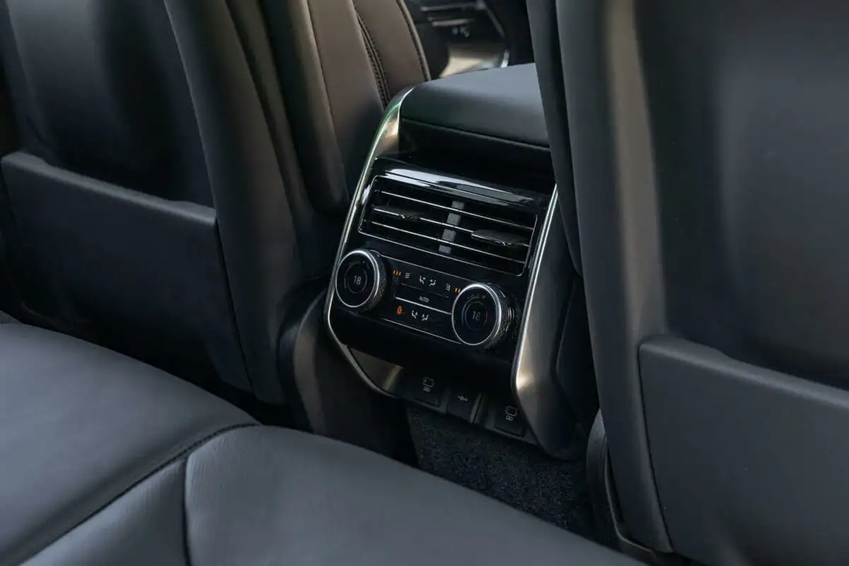 2023-land-rover-range-rover-30-d300-se-big-39