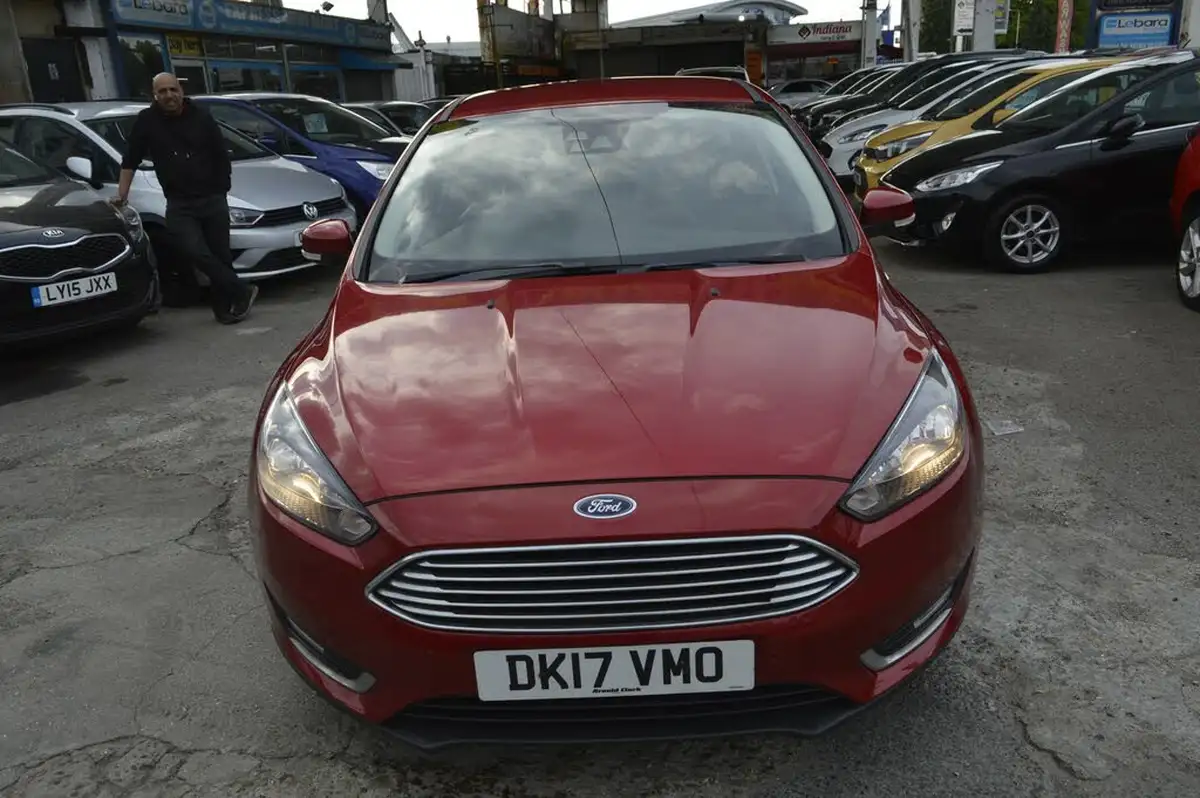 2017-ford-focus-15t-titanium-hatchback-auto-big-6