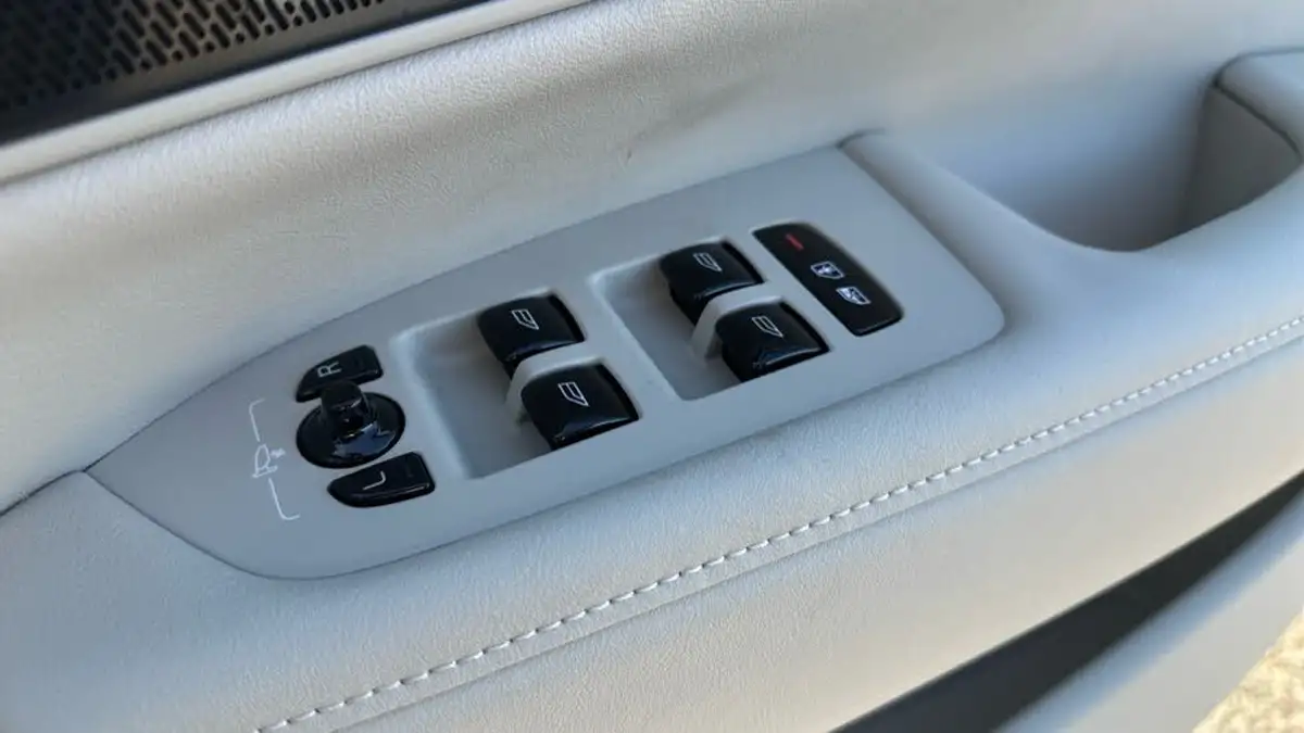2025-volvo-v90-20-t6-plus-345bhp-dark-big-31