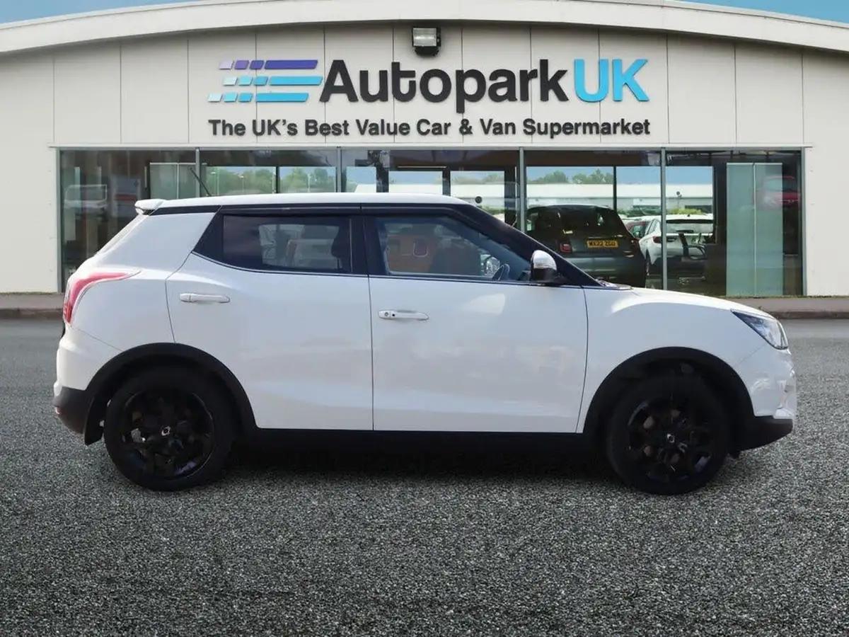 2015-kgm-ssangyong-tivoli-16-elx-big-7