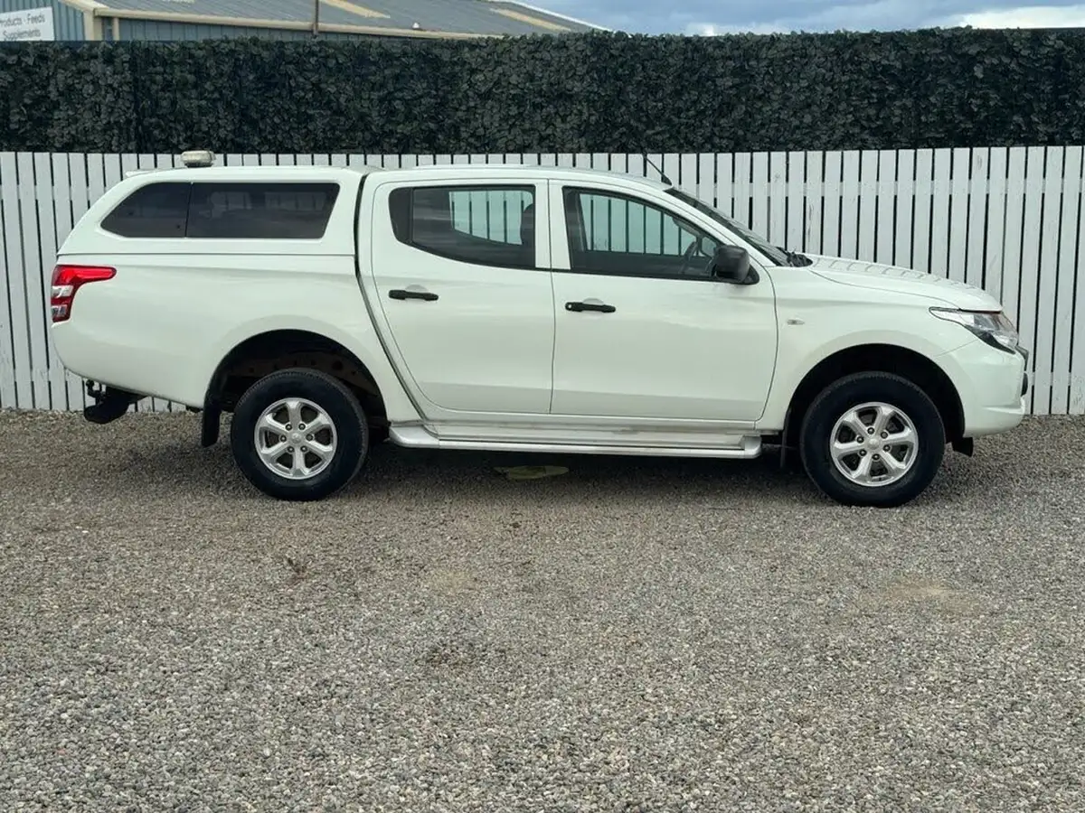 2018-mitsubishi-l200-24di-d-4life-eu6-double-pickup-big-6