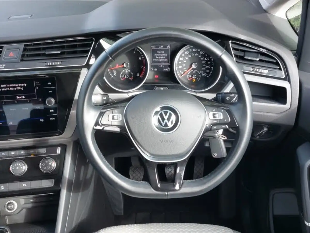 2022-volkswagen-touran-15-tsi-se-family-big-6