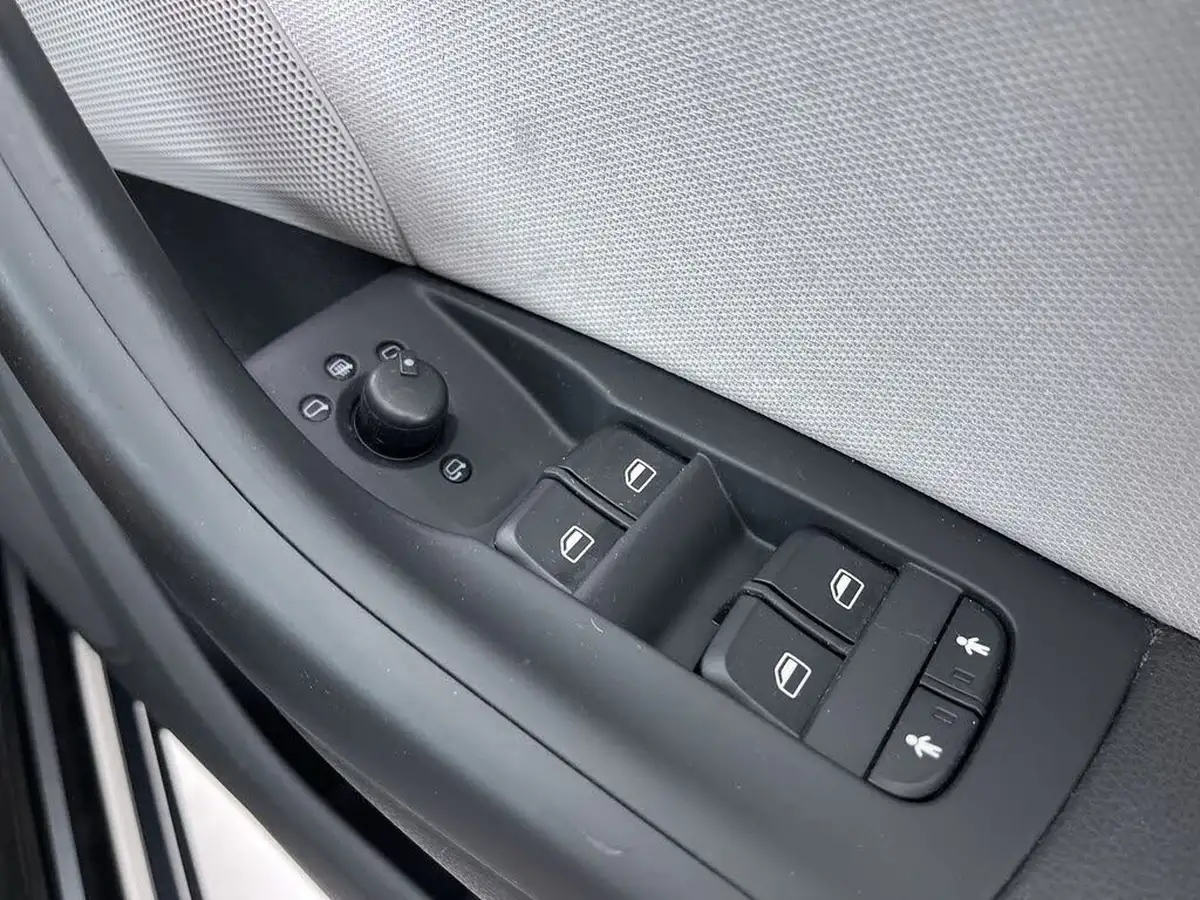 2014-audi-q3-20-quattro-se-169ps-s-tronic-big-48