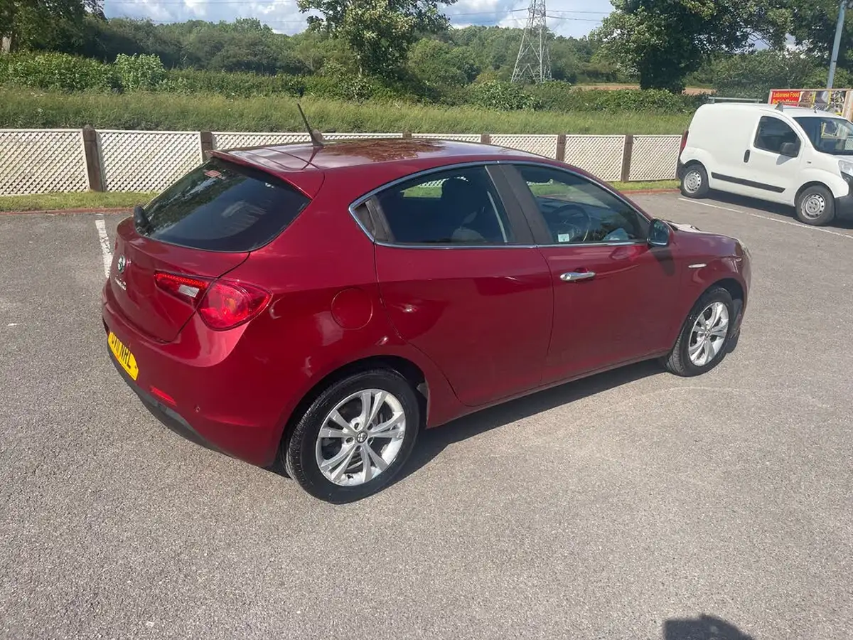 2011-alfa-romeo-giulietta-14-lusso-tb-multiair-170bhp-big-43