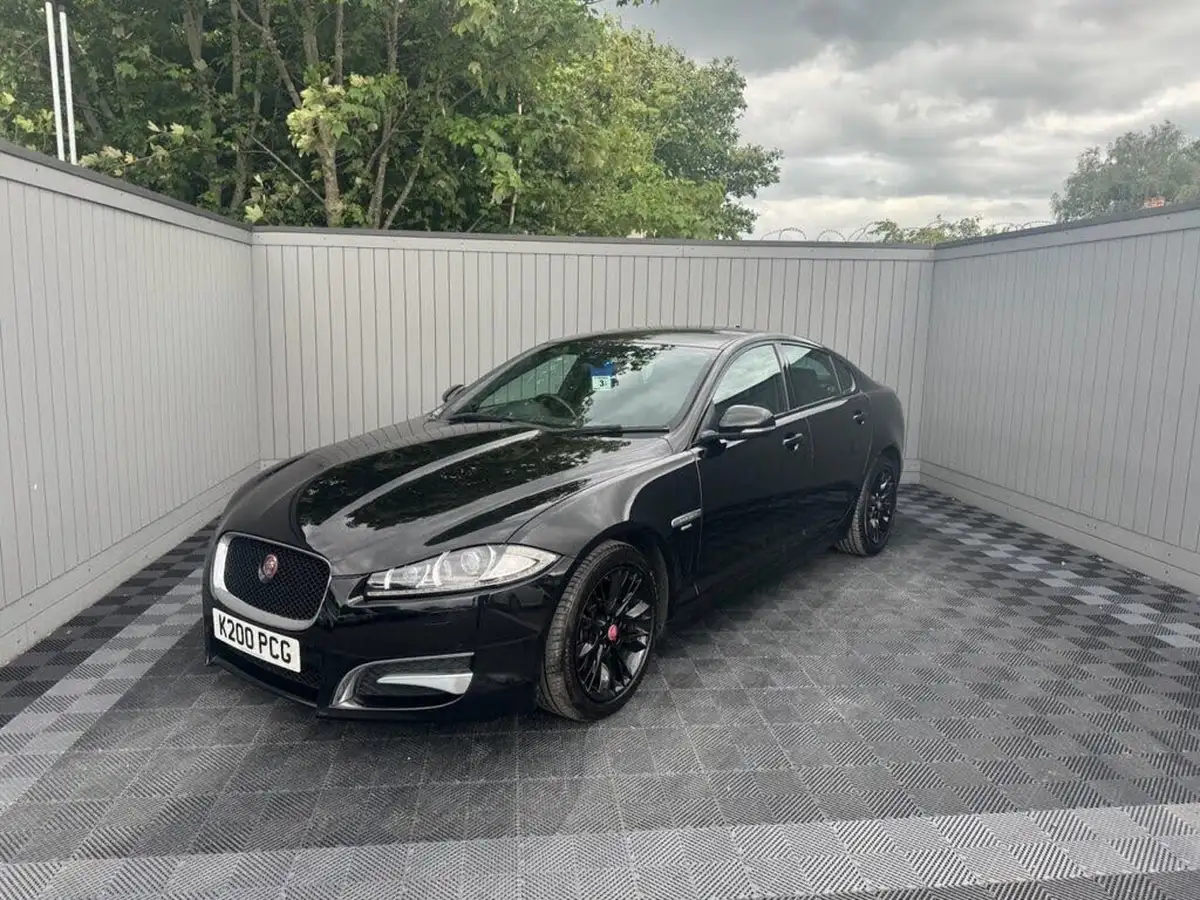 2014-jaguar-xf-22td-r-sport-200ps-saloon-4d-big-1