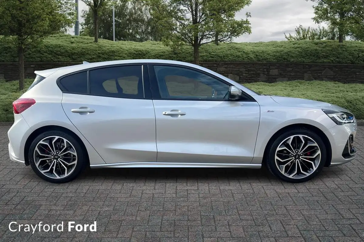 2022-ford-focus-10t-st-line-vignale-125ps-hatchback-big-2