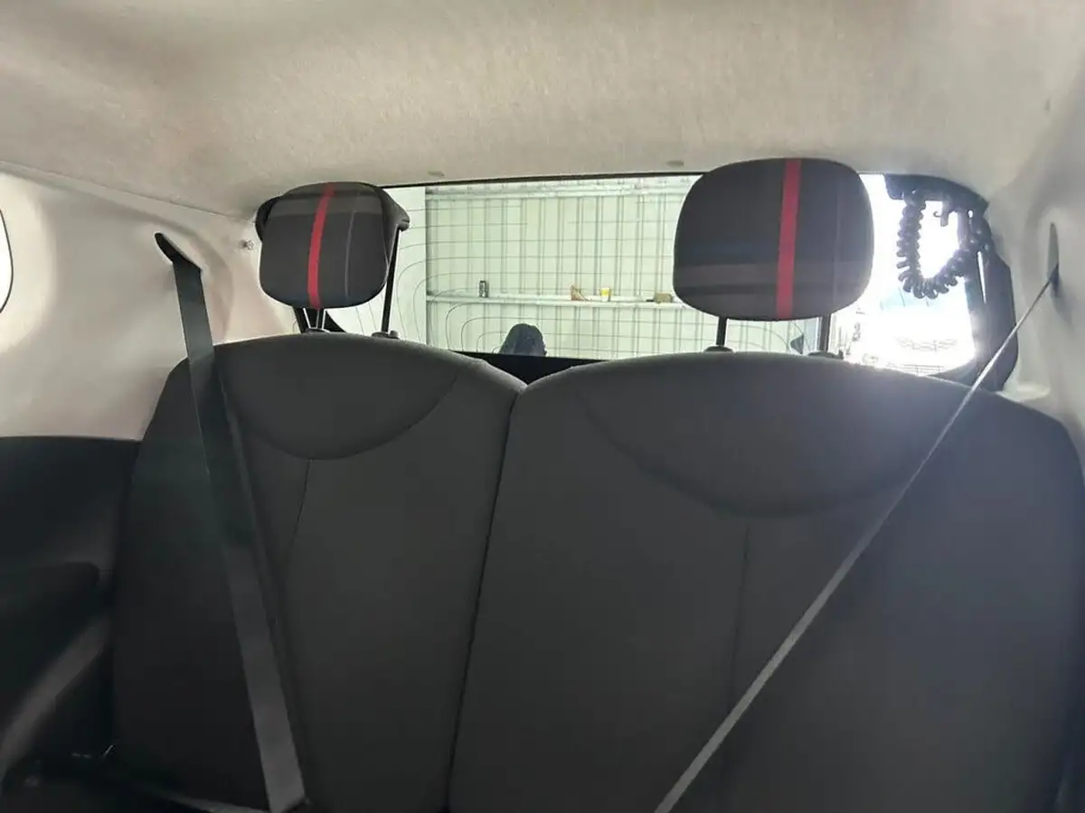 2016-peugeot-108-12-puretech-allure-hatchback-3d-big-17
