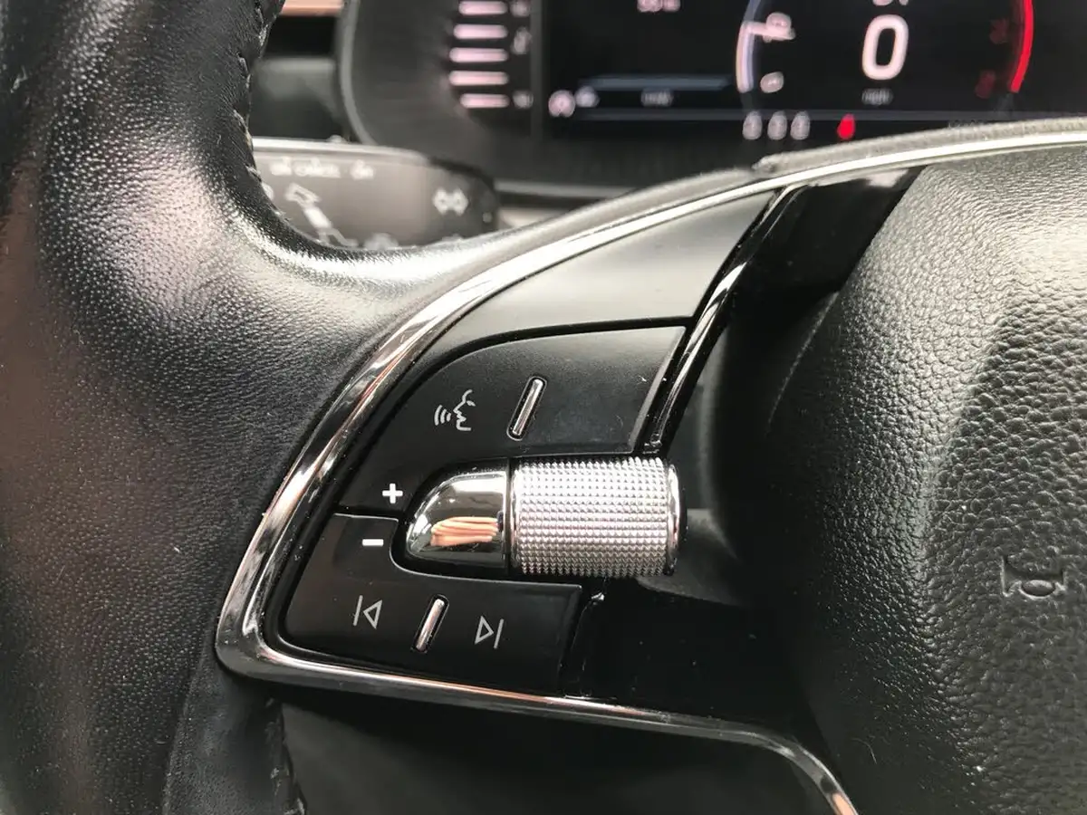 2022-skoda-scala-10-tsi-se-l-115ps-dsg-big-23