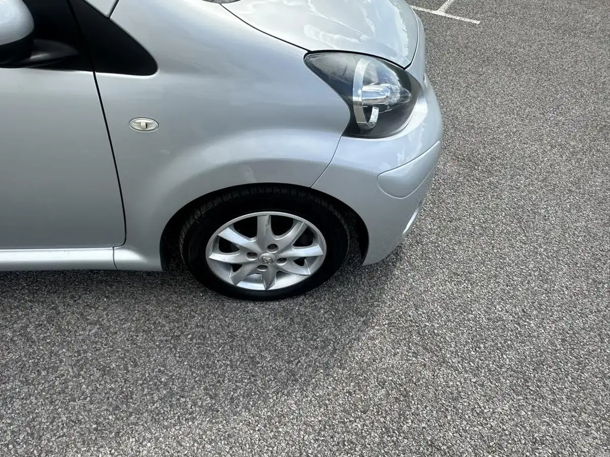 2014-toyota-aygo-10-mode-ac-5d-big-8